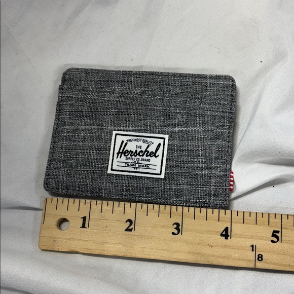 The Herschel Supply Gray white blk Card Holder and coins wallet - Picture 5 of 9
